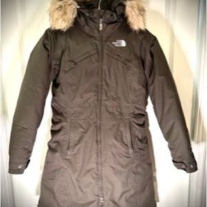 Barely worn Women’s North Face Parka